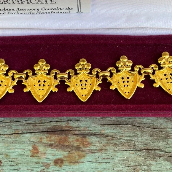 Camrose & Kross 18k gold-plated French Herald bracelet. - Picture 8 of 9